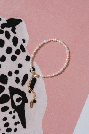 
                  
                    Load image into Gallery viewer, The Cali – Small pearl bracelet
                  
                
