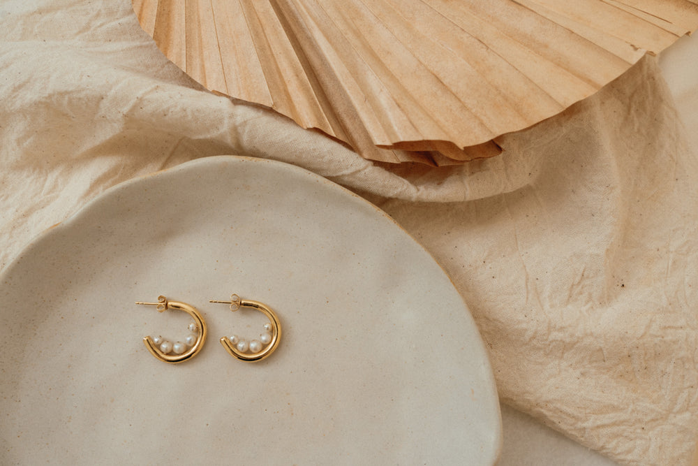 
                  
                    Load image into Gallery viewer, Statement Pearl hoops
                  
                