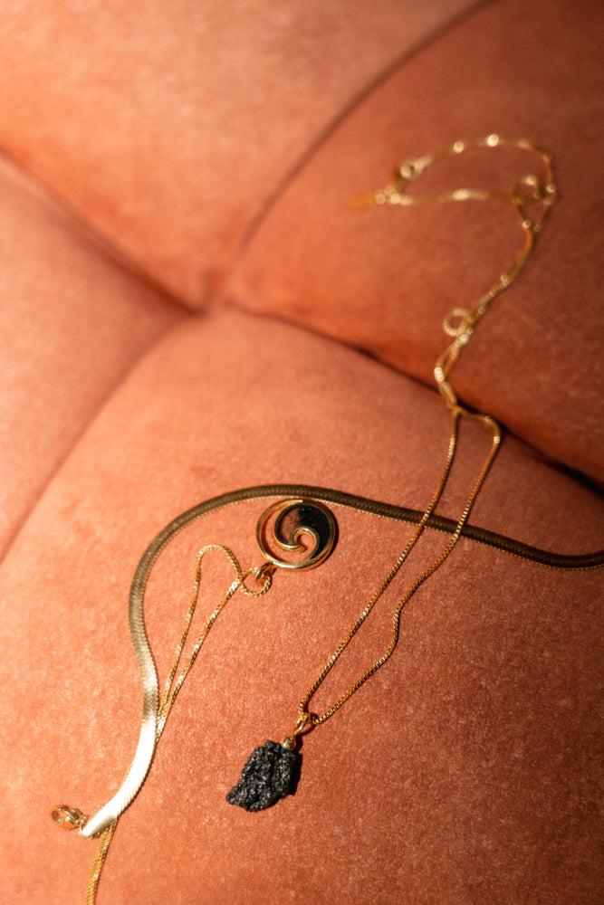 
                  
                    Laad afbeelding in Gallery viewer, Sandy wave necklace
                  
                