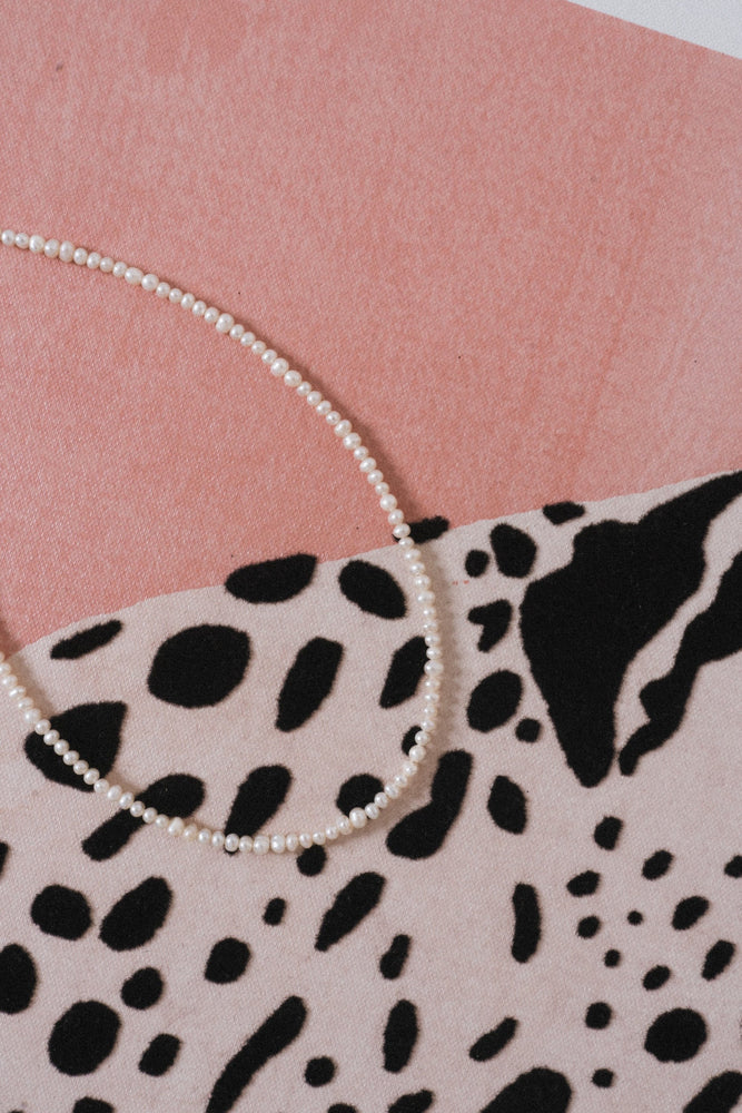 
                  
                    Load image into Gallery viewer, The Sis – Pearl choker
                  
                