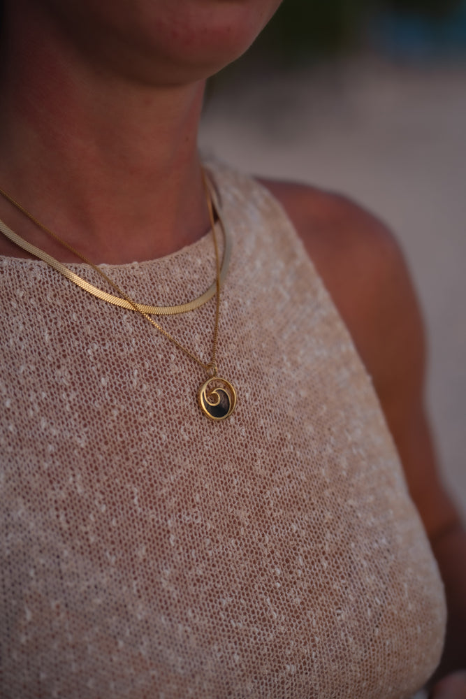 Sandy wave necklace
